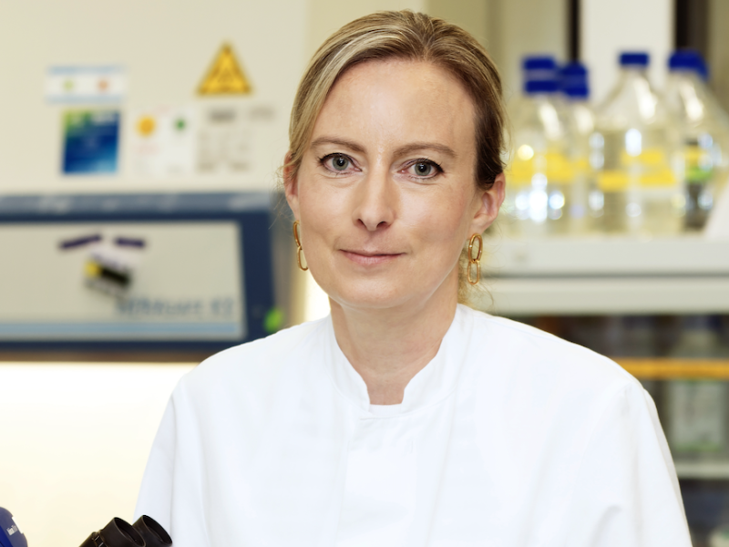 Portrait of Rebekka Schneider, researcher at Oncode Institute and Erasmus MC, leading the clinical study on tasquinimod for myelofibrosis